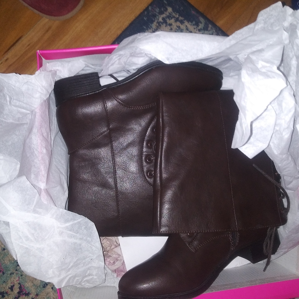 Melina faux leather boot